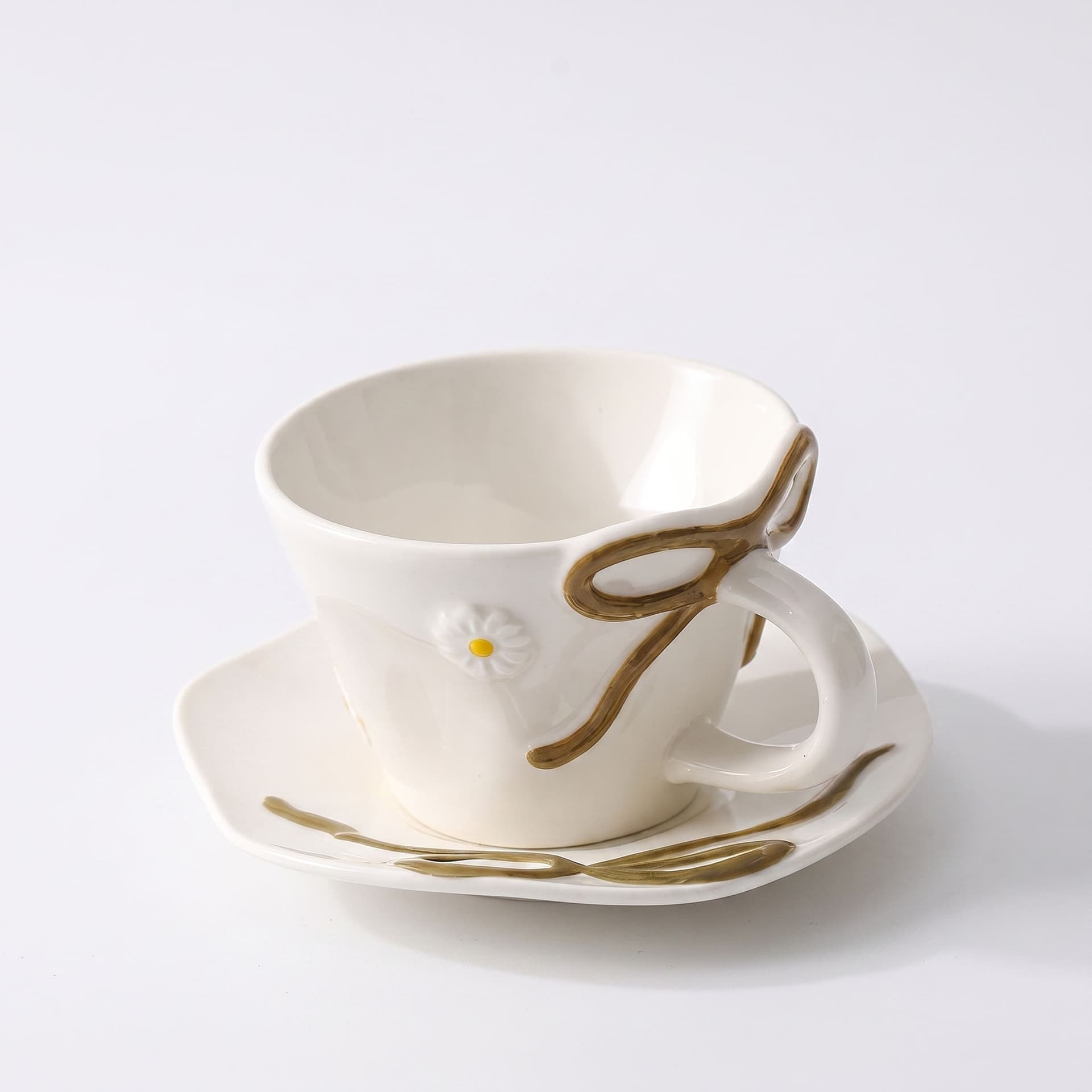 Motif Bow Teacup and Saucer 300 ml, Meadow Daisy